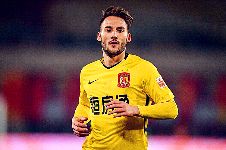 纽约尼克斯训练开放日，清晨防线松动引欢呼，葡超在即，球探报告显示潜力的简单介绍